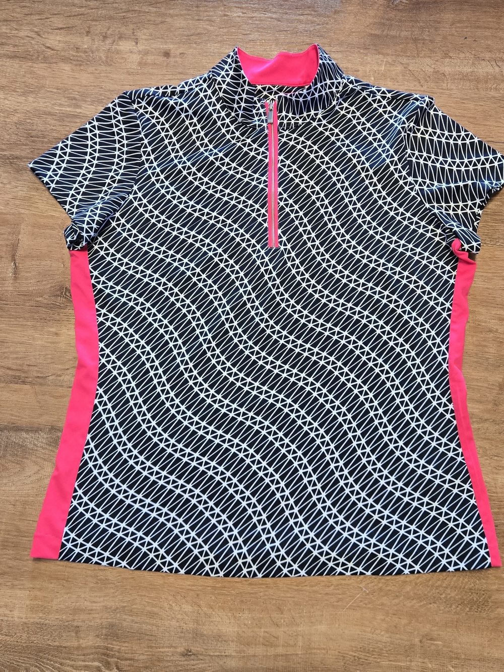 Tail Black Geometric Short Sleeve Athletic Top with Hot Pink Accents Large